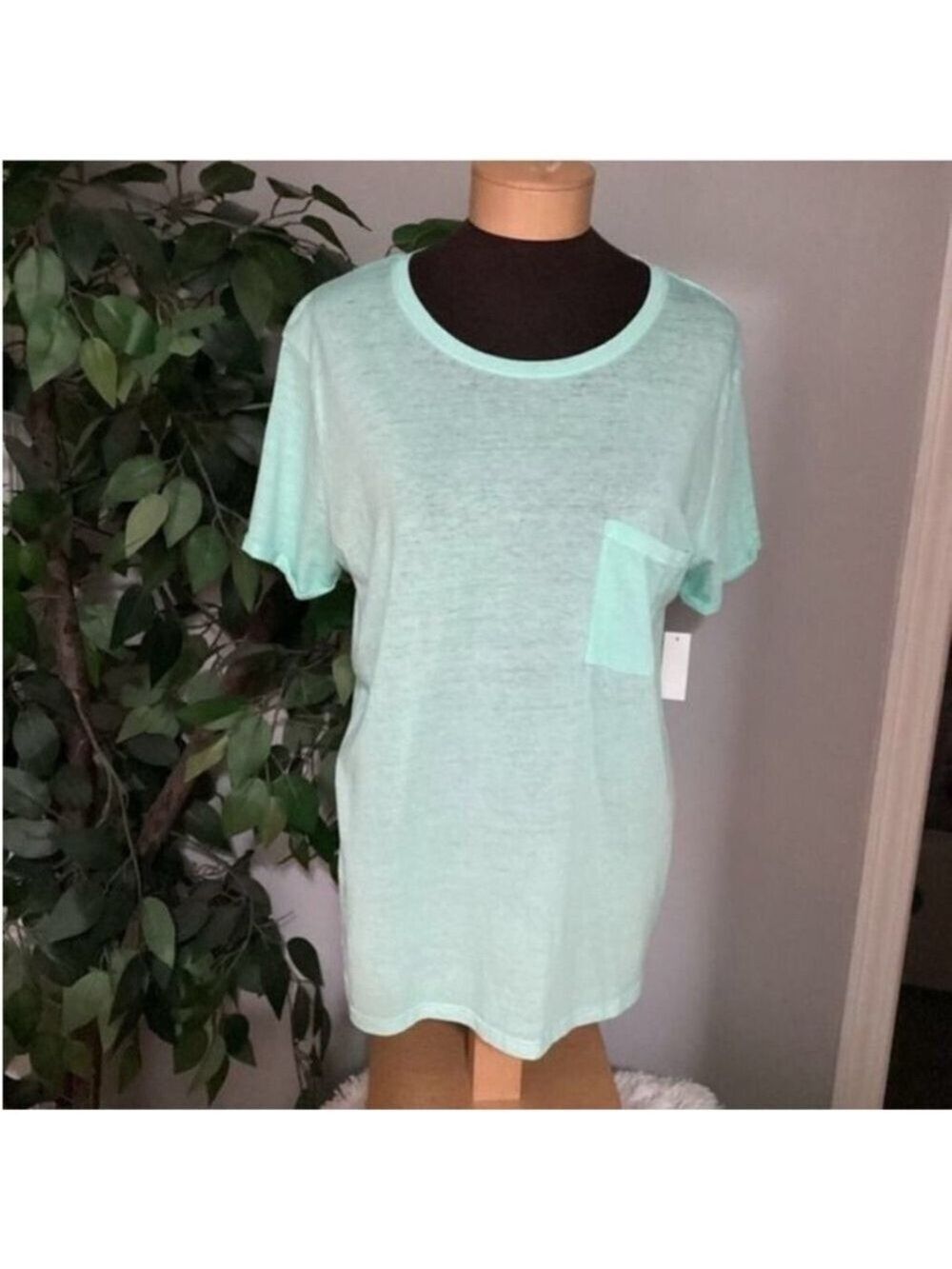 Women's SO Mint Green Short Sleeve Relaxed Tee L